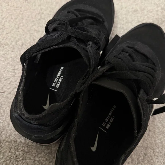 Nike - Picture 3 of 5